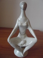 Zsolnay Török J. (Szőlő evő Nő)porcelán figura