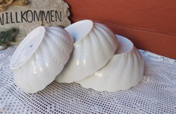 Gyönyörű vastag fehér cseh  czechoslovakia porcelán tál Csavart Gyöngyös mintával Pogácsás tál 