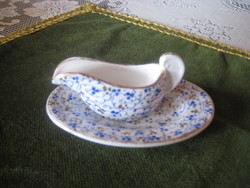 Angol ,  porcelán , tejszín kiöntő , elmosódott jelzéssel  8 és 11 cm