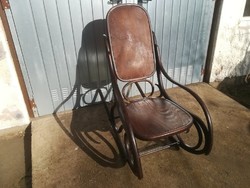 Felújításra Eredeti jelzett Antik BÉCSI THONET hintaszék.És egy Kohn.