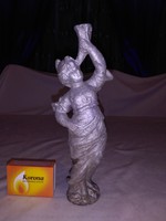 Alumínium szobor - nő bőségszaruval