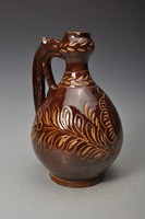 A jar with a rare engraved pattern, 