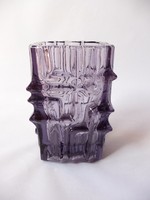 Vladislav Urban lila színű cseh üveg váza 