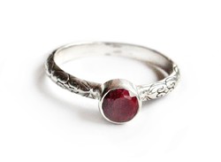 Rubinköves ezüst gyűrű