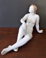 Hollóházi,Káldor Aurél tervezte " Napozó nő ", porcelán figura, akt