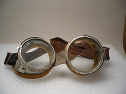 Régi motoros szemüveg                                   