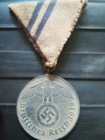 Harmadik Birodalmi Hindenburg kitüntetés szalagon 