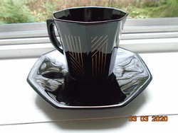 Arany vonalakkal díszített ritka 8 szögletes Francia fekete arcopál (üveg porcelán) csésze alátéttel