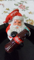 Retro porcelán karácsonyfadísz Coca-Cola mikulás eredeti szalaggal. kb: 5.5 cm