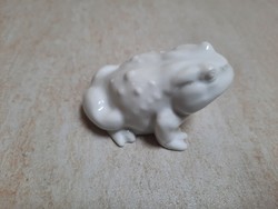 Fehér herendi varangyos béka porcelán figura