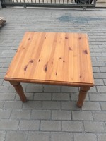 Fenyőfa kis asztal