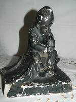Antik Koncz '913 gipsz szobor:fiú talicskán.