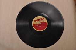 Wipe the tears from your eyes, singing star martyr. (Tango) gramophone record 25cm,