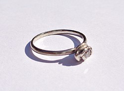 Rózsa foglalatban 10 pontos brilliáns csiszolású gyémánt 585-ös, magyar fémjeles gyűrű