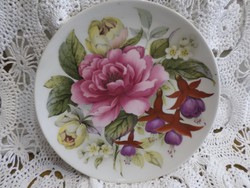 Gyönyörű virágos porcelán tányér, falra akasztható.