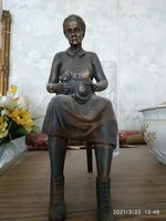 Iris Rousseau bronz szobra