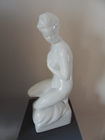 Porcelán női akt,,szobor.