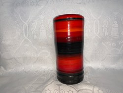 Karsay Judit piros-fekete kerámia váza, 22 cm.