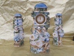 1 ft os aukció! Antik asztali vagy kandalló óra szett festett biszvit porcelánból.