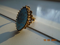 Látványos Aranyozott gyűrű türkiz kővel