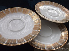 3 gold brocade plates with convex rim, 15 cm