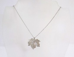 Silver chain with leaf pendant (zal-ag92378)