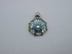 KK1155 Gyönyörű virág formájú kék és zöld köves ezüst medál 925