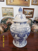Kínai fedeles váza.