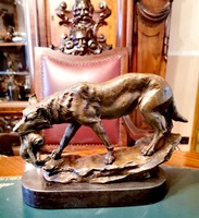 Anya farkas kölykével - bronz szobor műalkotás 