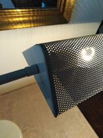 Asztali lámpa, hálós fém tetővel