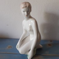 Aquincumi  porcelán női akt 24×13 cm
