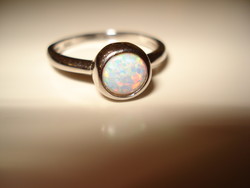 Buton socket opal stone sterling silver ring.