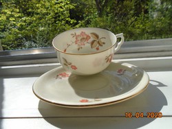 AUGARTEN jelzéssel,festményszerű virág mintával belsejében,teás csésze alátéttel