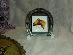 Lucky horseshoe-shaped wall decoration, ashtray, paperweight...13X13cm.