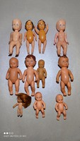AKCIÓS ÁR SOK DARAB! Vintage pici 7 gumi és 4 műanyag baba babák 11 darab csak egyben babaházi