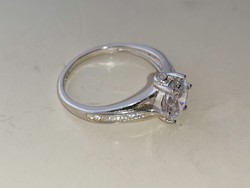 Ezüst soliter gyűrű cirkonkővel díszítve 925