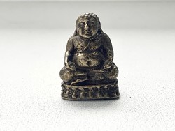 Bronz miniatűr Buddha talizmán szobor, 2,5 cm.