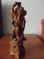 Faragott szantálfa szobor, keleti szerzetes.