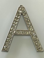 “A” betű medál kristályokkal, 6,5 x 4 cm!