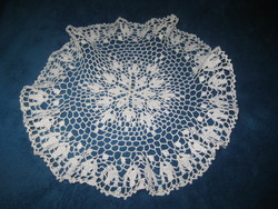 Crochet tablecloth, made of fine, thin yarn, hardened 30 cm