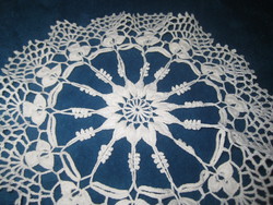 Crochet tablecloth made of fine, thin yarn, 23 cm