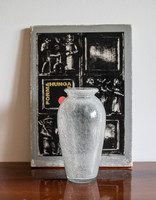 Retro karcagi (berekfürdői) fátyolüveg váza, fehér színű repesztett üveg váza