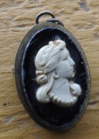 Antik szecis női fejet ábrázoló  kitűző - bross - medál