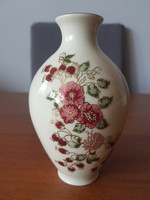 Zsolnay porcelán bordó virágmintás váza – 15 cm
