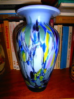 Cseh üveg  váza az anyagában többszínű--szép kézműves darab 21 cm
