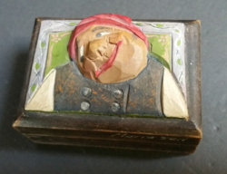 Mariazell szuvenír emlék fa dobozka, faragott alakkal
