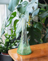 Retro karcagi (berekfürdői) zöld fátyolüveg váza, palack, lombik, repesztett üveg váza