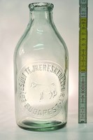 "Egyesült Tejkereskedelmi R.T. Budapest" nagy halványzöld tejesüveg (1766)
