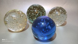 Kristály üveg buborékos levélnehezék négy darab együtt pompásan mutat átlátszók csak kisnyulnak