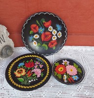 Gyönyörű Virágos festett falitányér  falitányérok tányér, nosztalgia darab Gránit   kalocsai